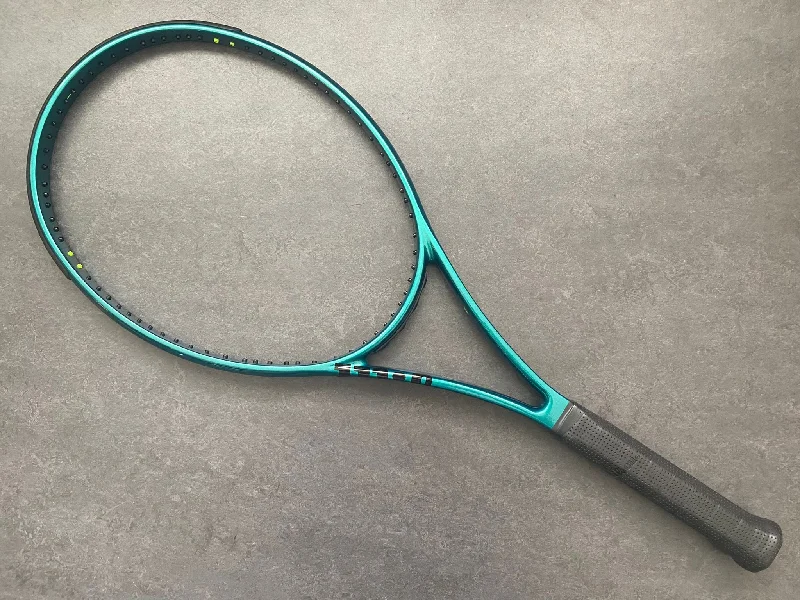 Tennis Racket With Greater Ball Control-Wilson Pro Stock Blade 98 (18x20)